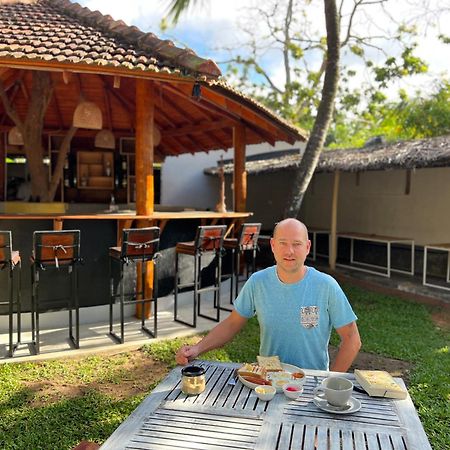 Hotel Pineapple Surf Ahangama Exteriér fotografie