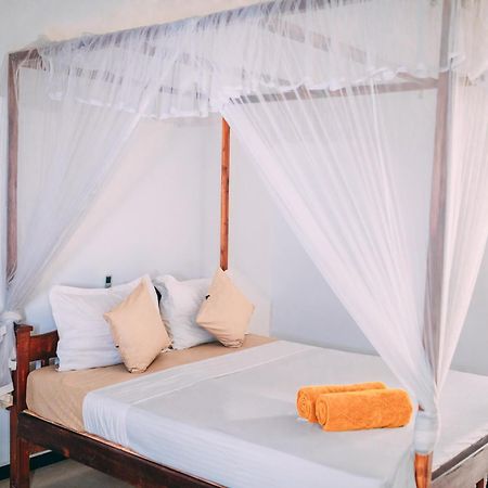 Hotel Pineapple Surf Ahangama Exteriér fotografie