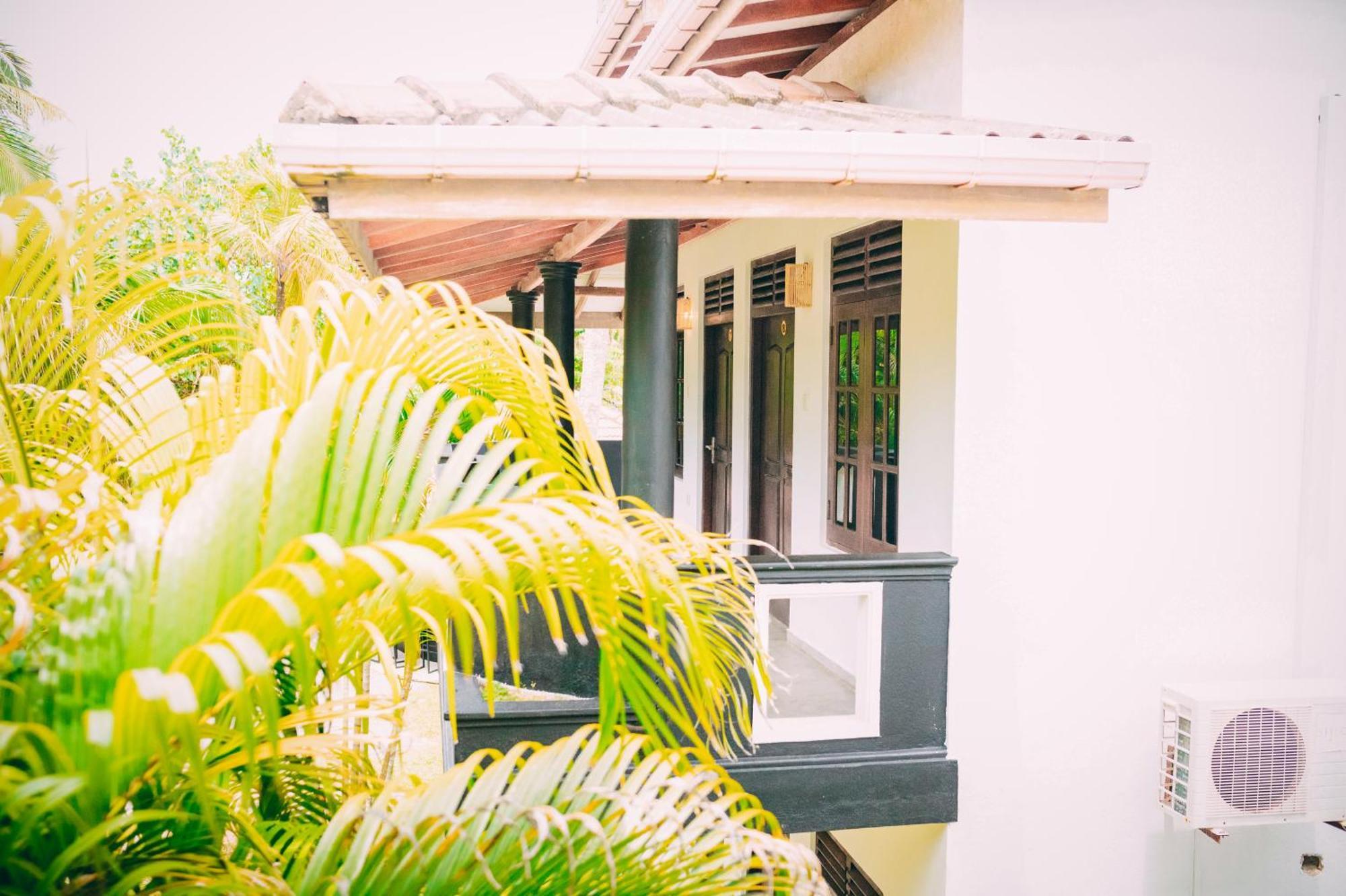Hotel Pineapple Surf Ahangama Exteriér fotografie